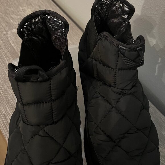 Columbia Sportswear Quilted Booties - Picture 2 of 6